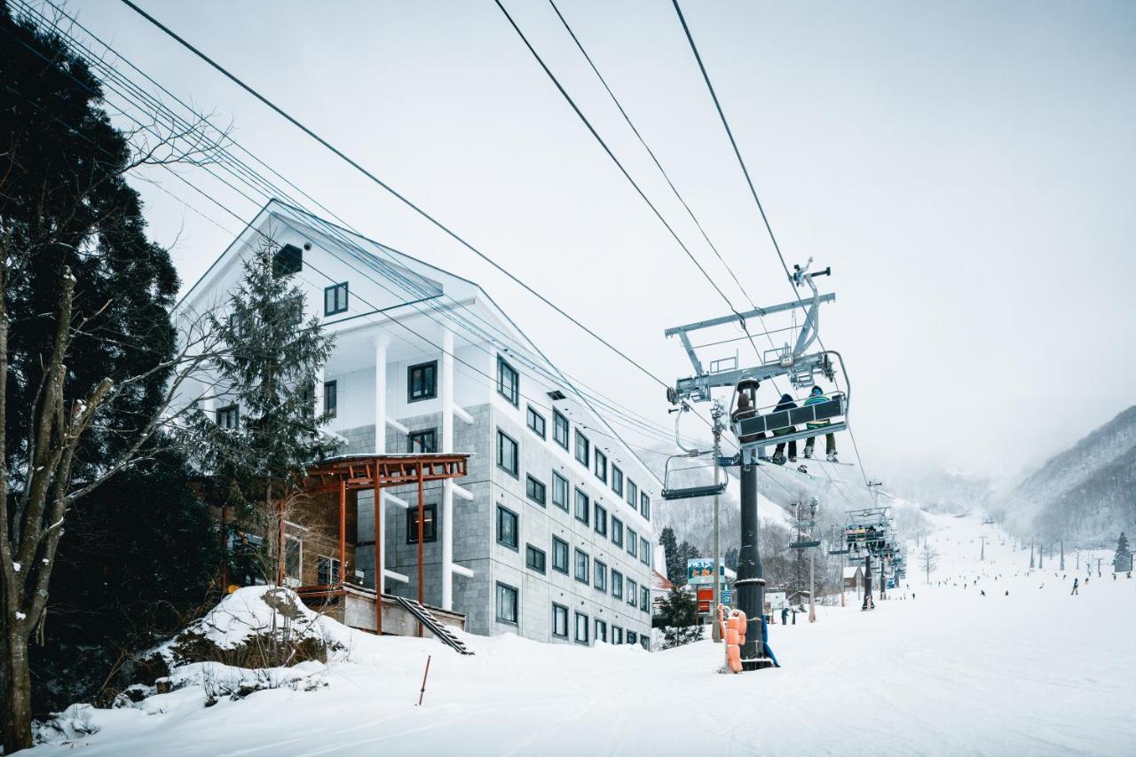 Tabist Condominium Hakuba Goryu Exteriör bild