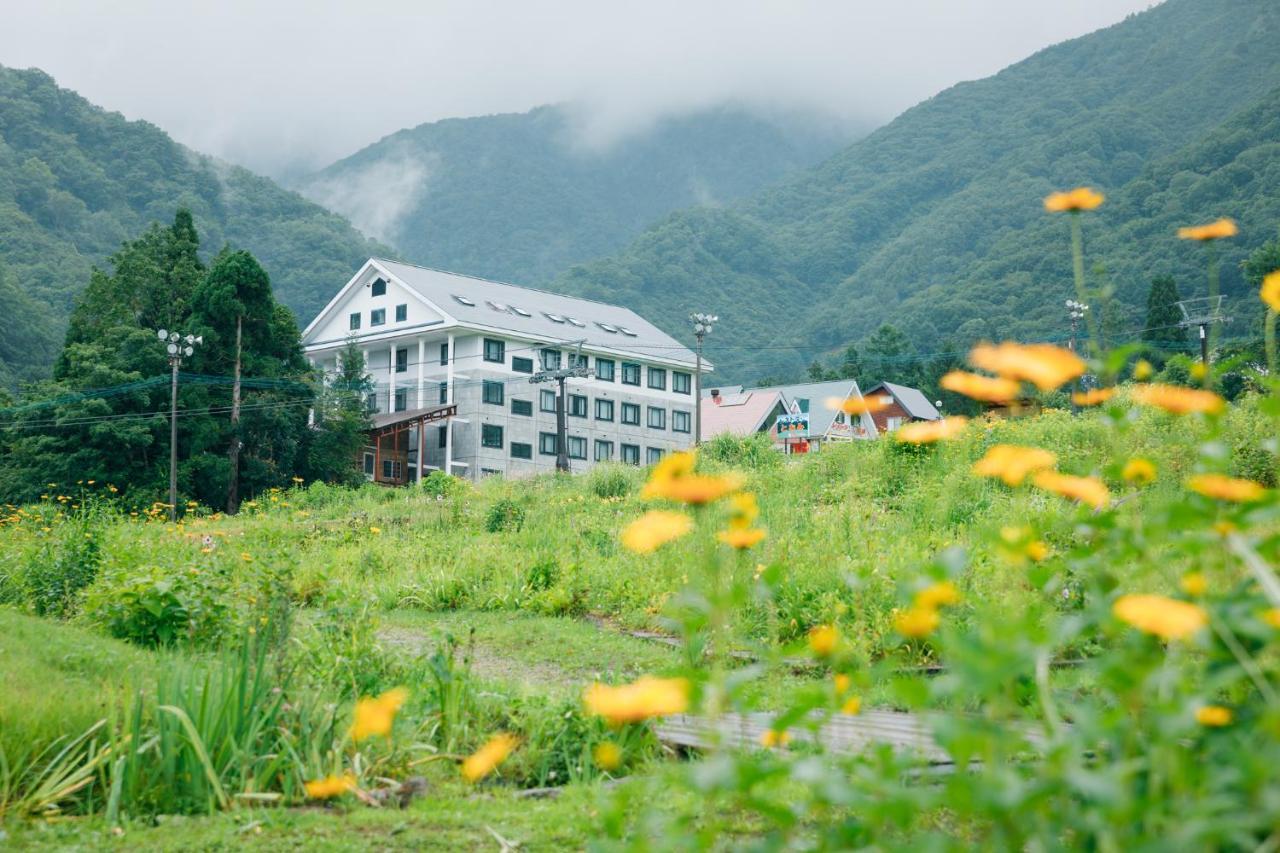 Tabist Condominium Hakuba Goryu Exteriör bild